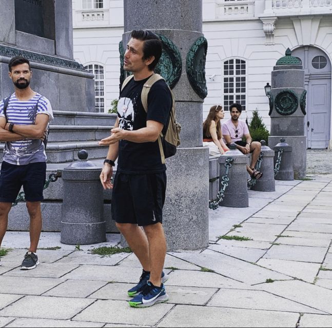 Vienna: Spooky Ghost Tour in English - The imperial palace after dark