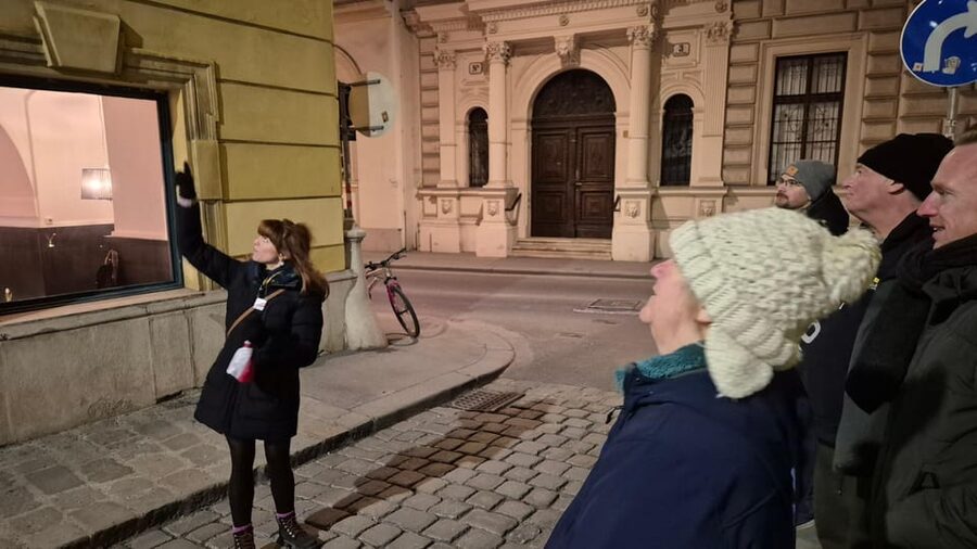Vienna: Spooky Ghost Tour in English - Guide style: energy matters more than special effects
