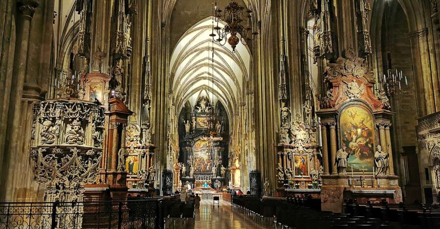 Vienna St. Stephen's Cathedral and city walk - From the Graben to the plague column