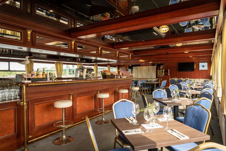 Vienna: Sunset Summer Cruise - The buffet: flexible, filling, and part of the entertainment