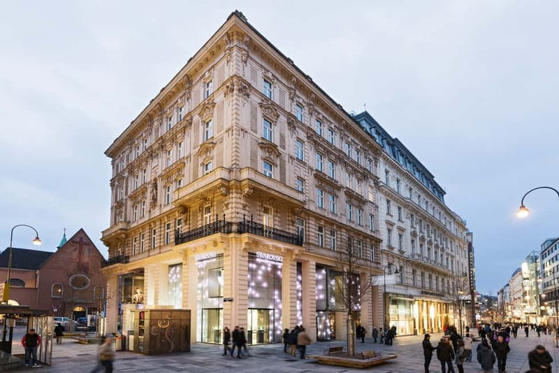 Vienna: Swarovski DIY Workshop Experience - Making a Swarovski luggage tag on Kärntner Strasse