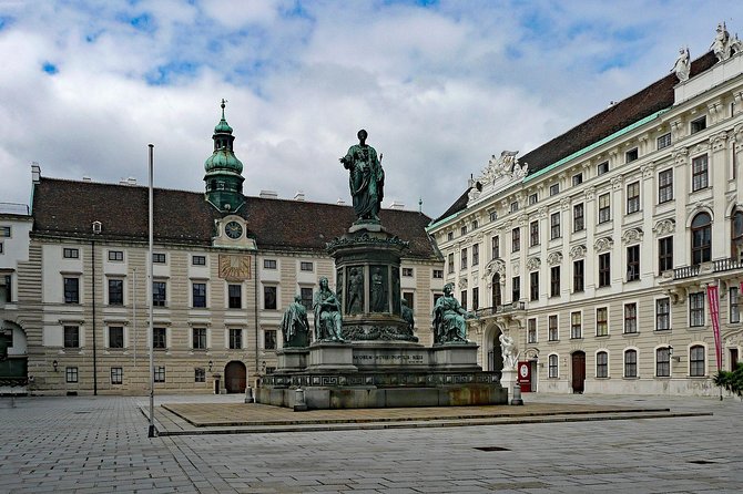 Vienna: The Great Plague Exploration Game - Bäckerstrasse and the laughing medieval mural