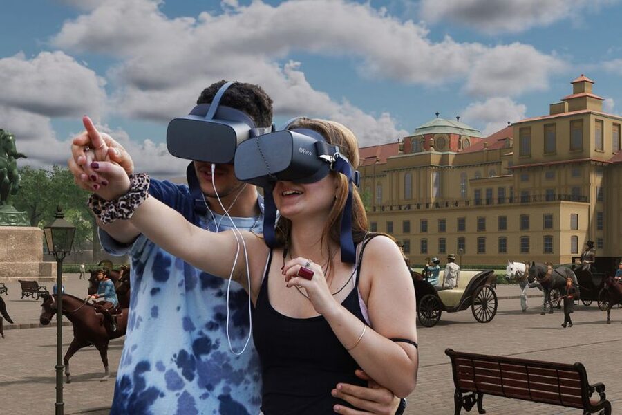 Vienna: Time Traveling Virtual Reality Sightseeing Tour - St. Stephen’s Square during the final month of World War II