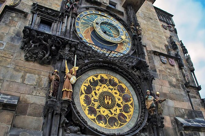 Vienna to Prague: Full-Day Private Tour with Guide and Transfers - Wenceslas Square and your two free hours