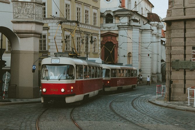 Vienna to Prague - Private Transfer with 2 hours of Sightseeing - What the car and service setup mean for you