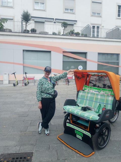 Vienna: Tour RAXI (electric rickshaw) 3 hours in Vienna - Hundertwasser House and Vienna’s playful architecture