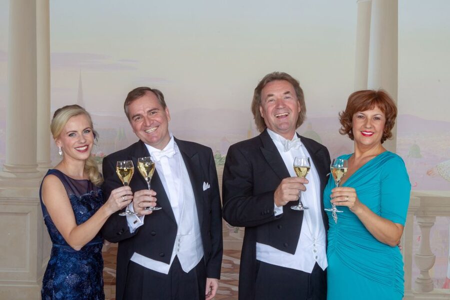 Vienna: Traditional Dinner Show at the Wiener Rathauskeller - Timing, accessibility, and practical planning
