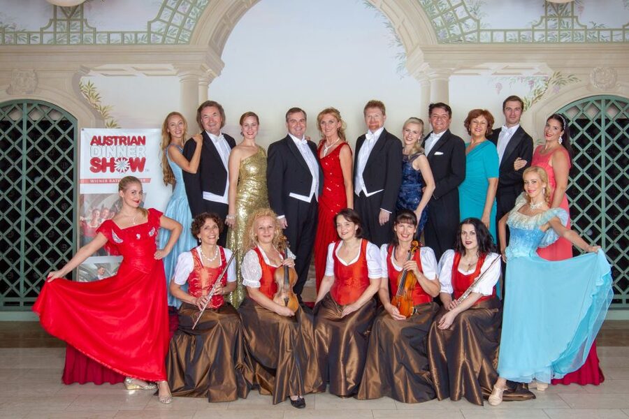 Vienna: Traditional Dinner Show at the Wiener Rathauskeller - Who will enjoy this Austrian dinner show most