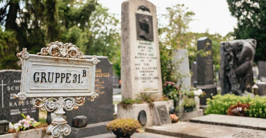 Vienna: Vienna Central Cemetery Guided Walking Tour - The first two hours: what you are likely to see