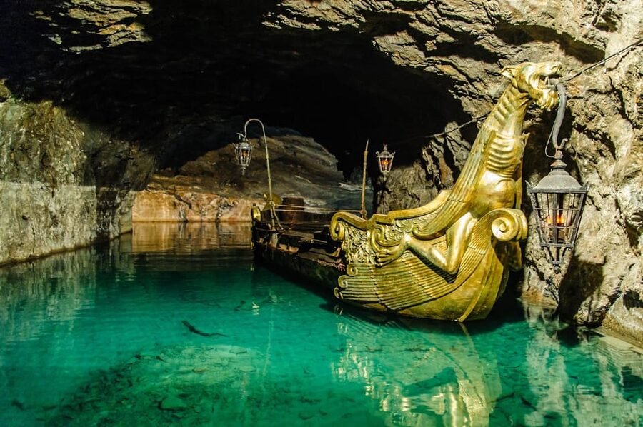 Vienna: Vienna Woods Tour with Underground Lake and Wine - Key points to know before booking