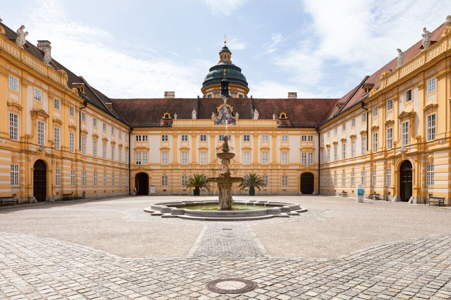 Vienna: Wachau Valley, Melk Abbey Tour with Danube Boat Trip - Dürnstein and the story of Richard the Lionheart