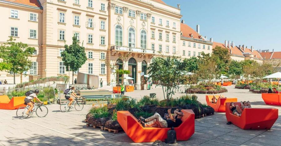 Vienna: Walking Tour of the MuseumsQuartier with Guide - Why MuseumsQuartier deserves a guided hour