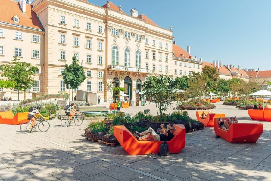 Vienna: Walking Tour of the MuseumsQuartier with Guide - Reading the mix of baroque and modern architecture