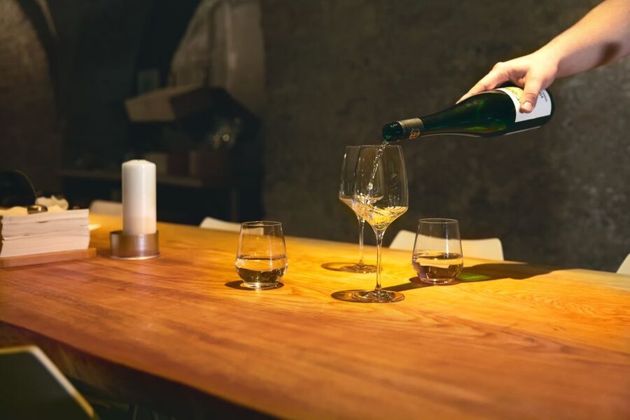 Vienna: Wine Tasting Tour - Ham, an international grape, and a local table
