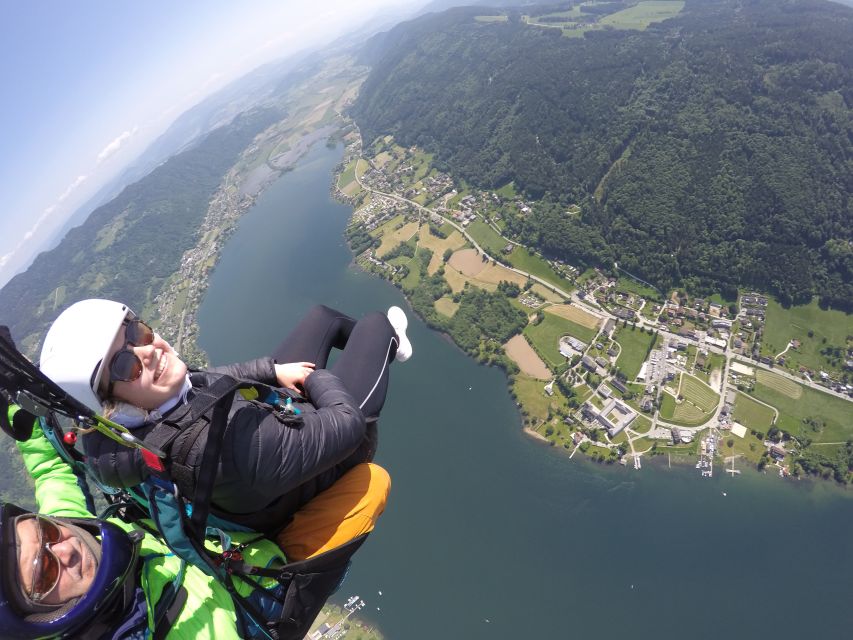 Villach/Ossiachersee: Paragliding "Action" Tandemflug - The safety briefing and tandem setup