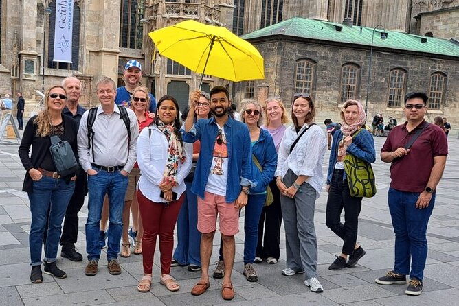 Walking Tour Vienna - Heldenplatz puts the history in place