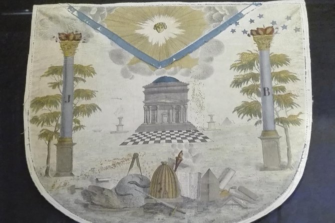 What do Mozart and Henry Ford have in common? - The freemason in Vienna - The Albertina from outside, with palace scenery but no museum visit