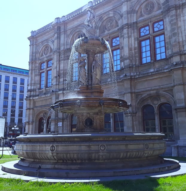 Wien: Tours with locals by public transport & walking - Group size, language, and the guide’s approach